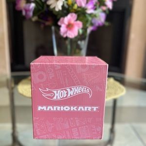 Hot Wheels Mario Kart Pink Gold Peach Vehicle SDCC 2022 NEW Sealed